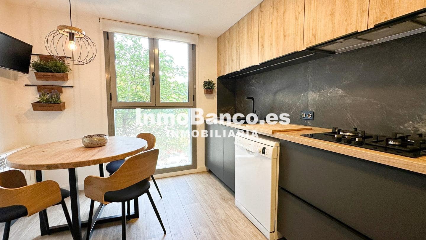 Piso de 3 habitaciones en València ciudad en alquiler con garaje - 2.200 € (Ref: 9427716)