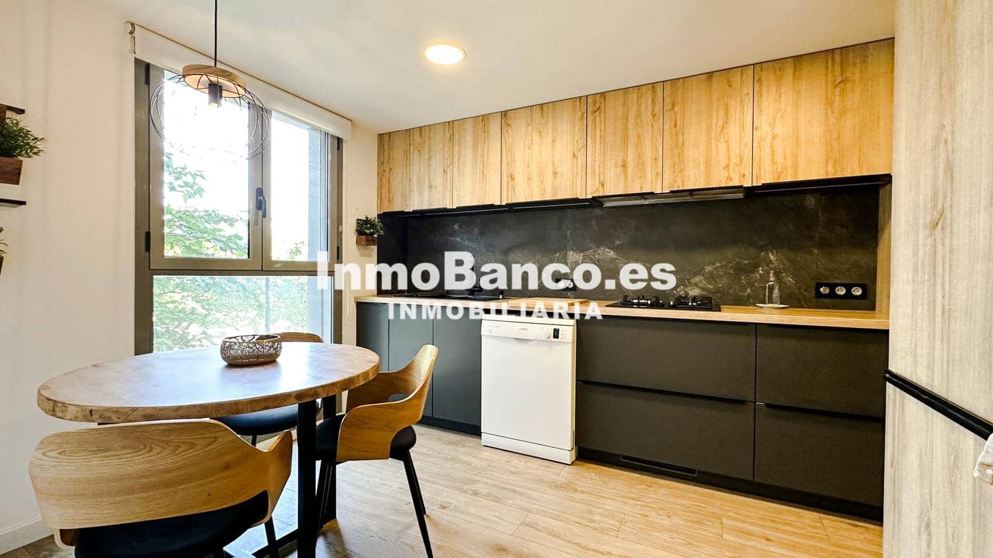 Piso de 3 habitaciones en València ciudad en alquiler con garaje - 2.200 € (Ref: 9427716)