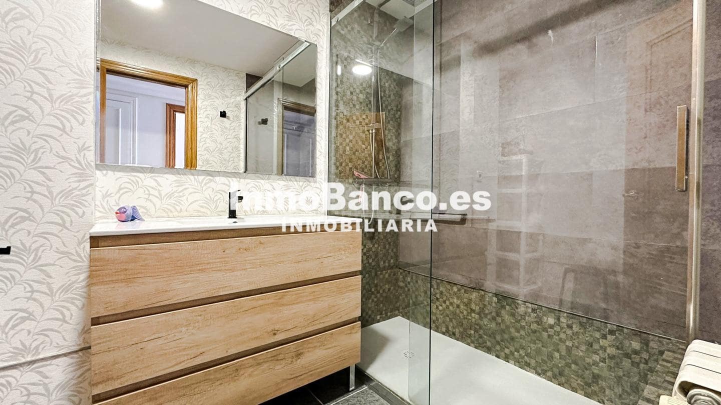 Piso de 3 habitaciones en València ciudad en alquiler con garaje - 2.200 € (Ref: 9427716)