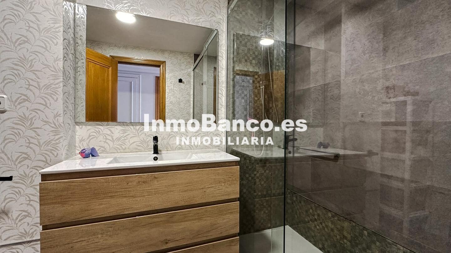 Piso de 3 habitaciones en València ciudad en alquiler con garaje - 2.200 € (Ref: 9427716)