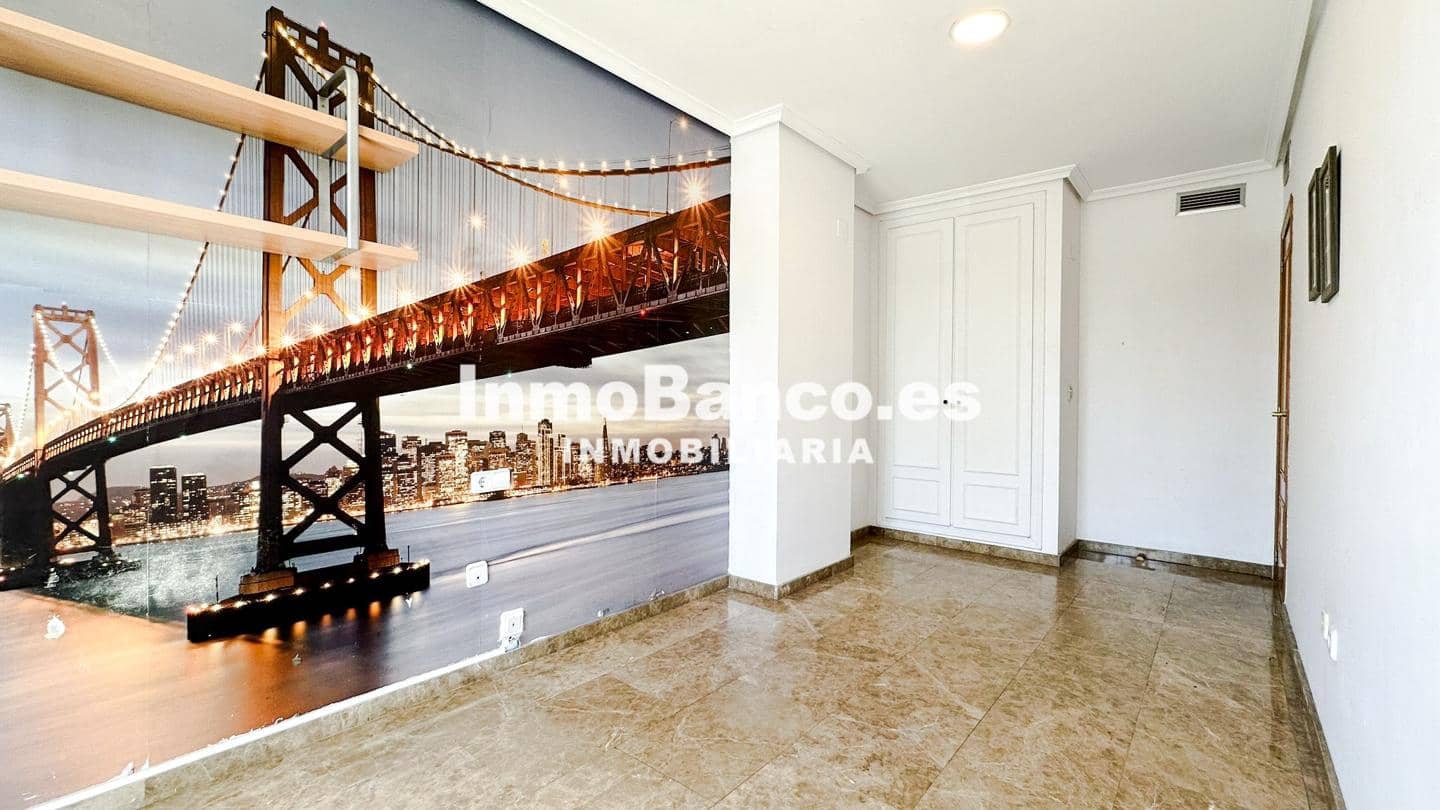 Piso de 3 habitaciones en València ciudad en alquiler con garaje - 2.200 € (Ref: 9427716)