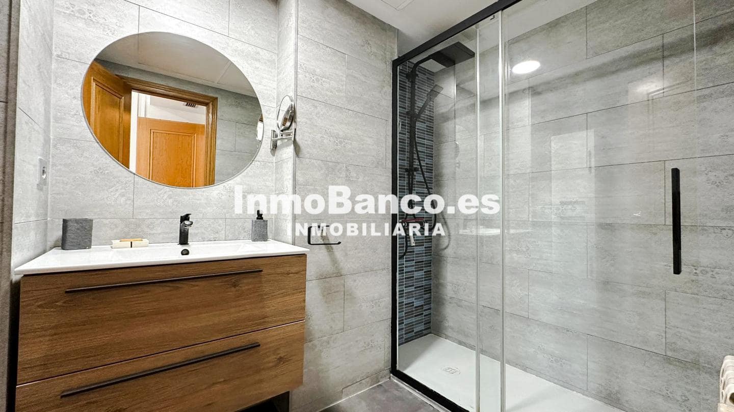 Piso de 3 habitaciones en València ciudad en alquiler con garaje - 2.200 € (Ref: 9427716)