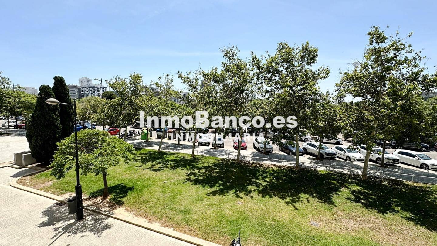 Piso de 3 habitaciones en València ciudad en alquiler con garaje - 2.200 € (Ref: 9427716)