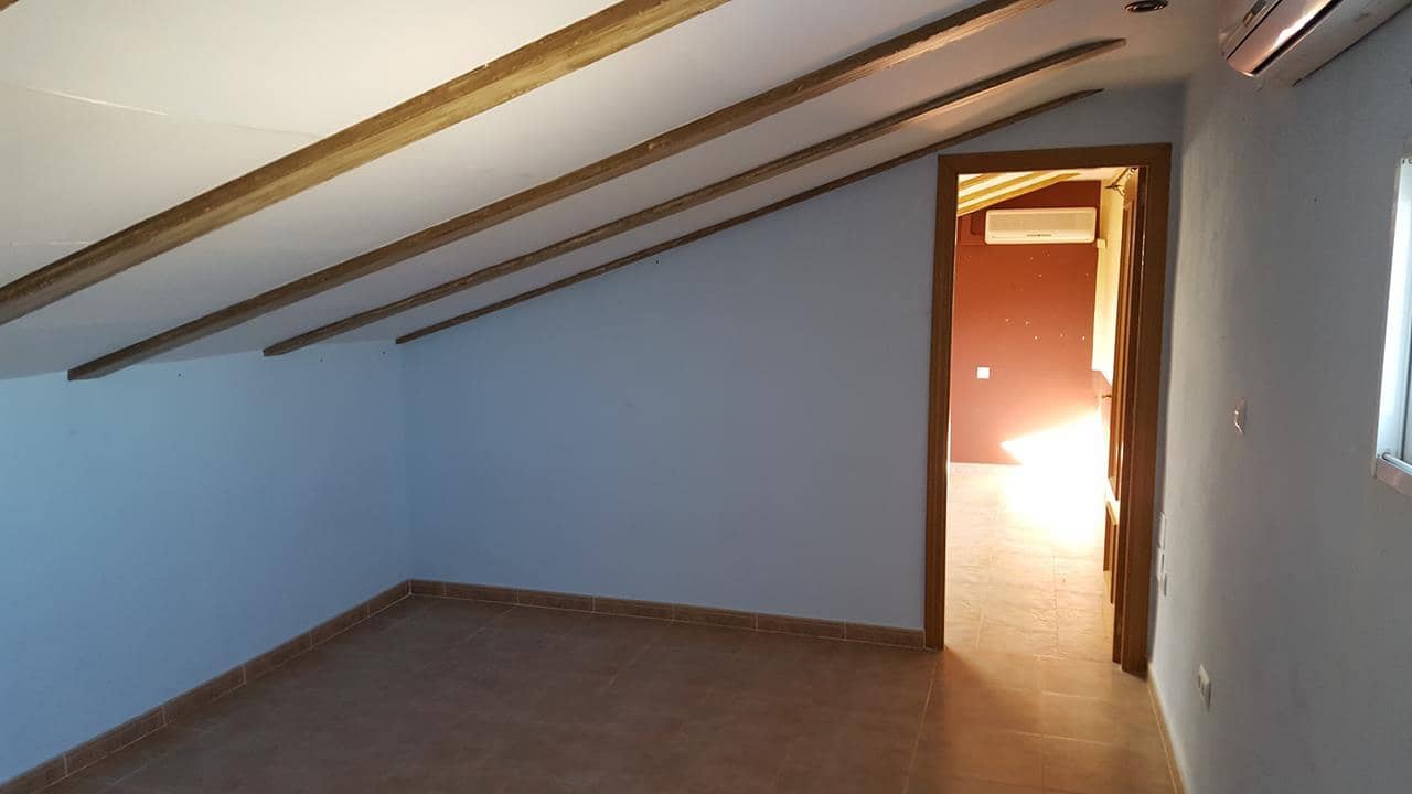 4 bedroom Villa for sale in Montroy with pool - € 113,000 (Ref: 9427764)