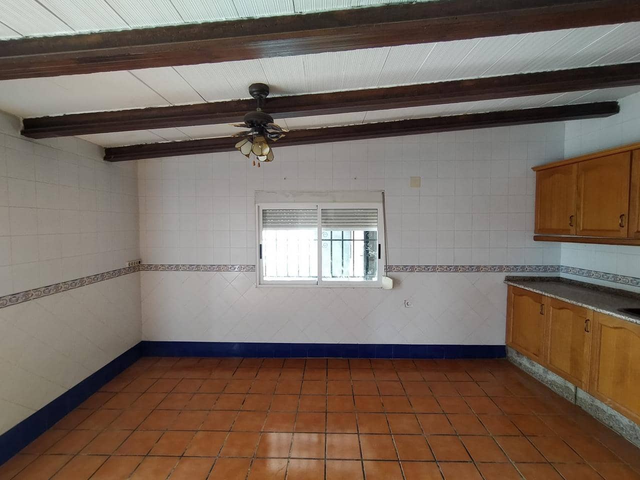 4 bedroom Villa for sale in Montroy with pool - € 113,000 (Ref: 9427764)