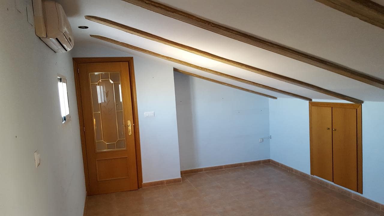 4 bedroom Villa for sale in Montroy with pool - € 113,000 (Ref: 9427764)