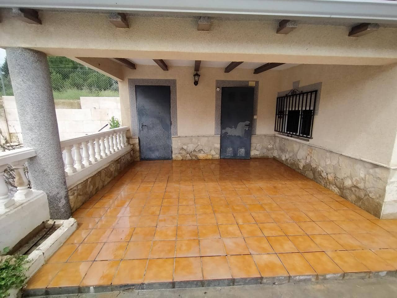 4 bedroom Villa for sale in Montroy with pool - € 113,000 (Ref: 9427764)