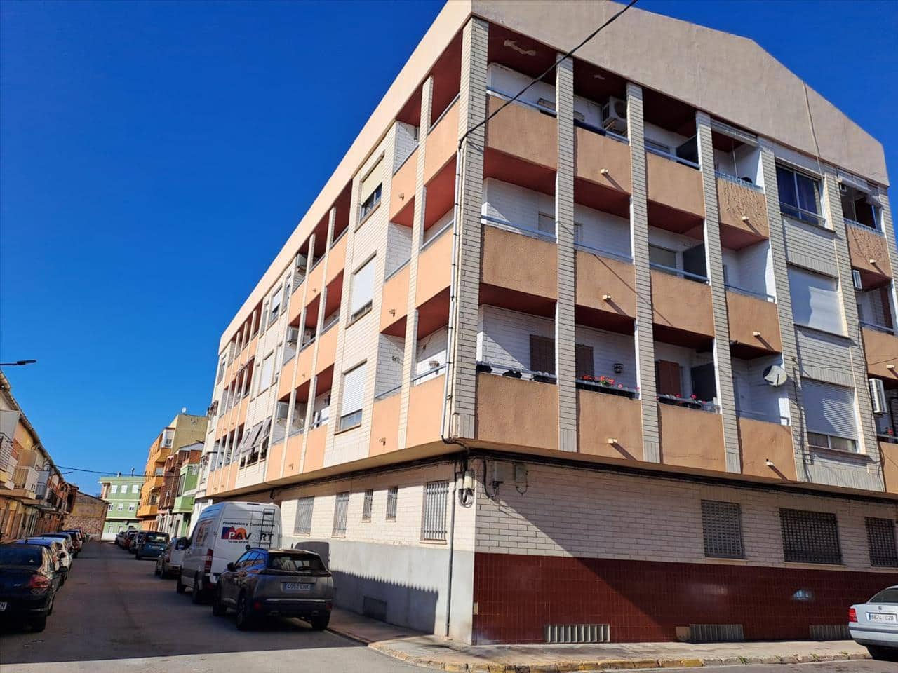 4 bedroom Flat for sale in La Pobla Llarga - € 50,000 (Ref: 9427776)