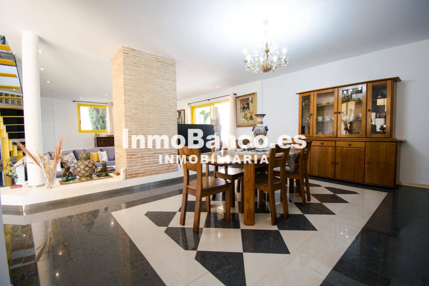 Chalet de 4 habitaciones en Torrent en venta con piscina garaje - 629.000 € (Ref: 9427802)