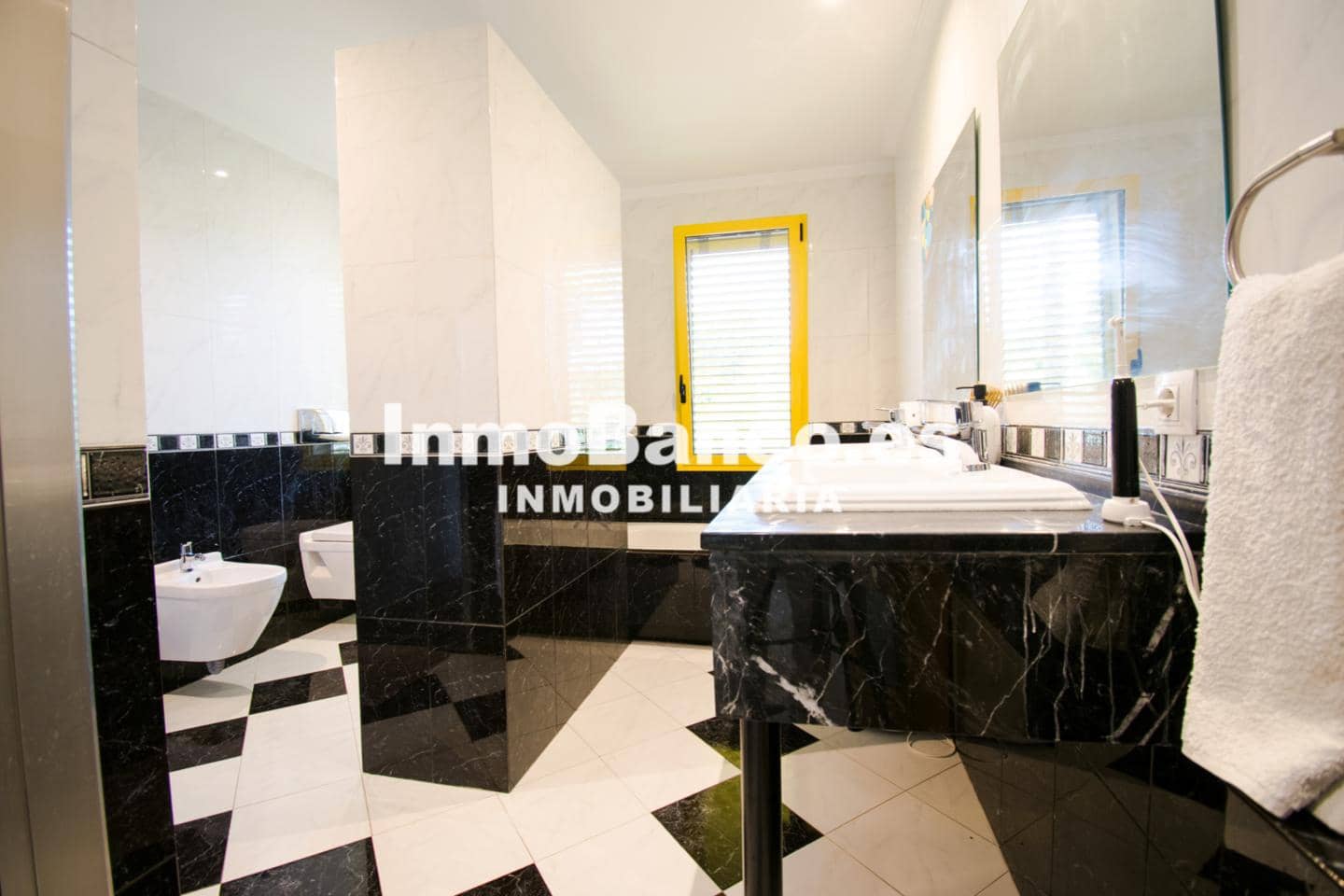 Chalet de 4 habitaciones en Torrent en venta con piscina garaje - 629.000 € (Ref: 9427802)