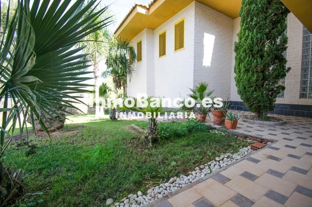 Chalet de 4 habitaciones en Torrent en venta con piscina garaje - 629.000 € (Ref: 9427802)