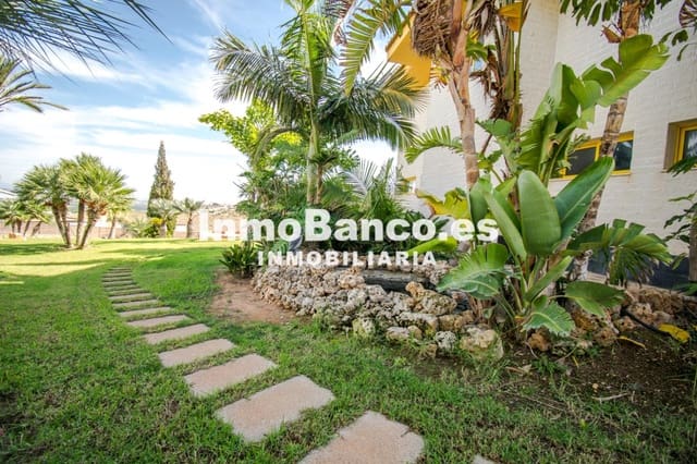 Chalet de 4 habitaciones en Torrent en venta con piscina garaje - 629.000 € (Ref: 9427802)