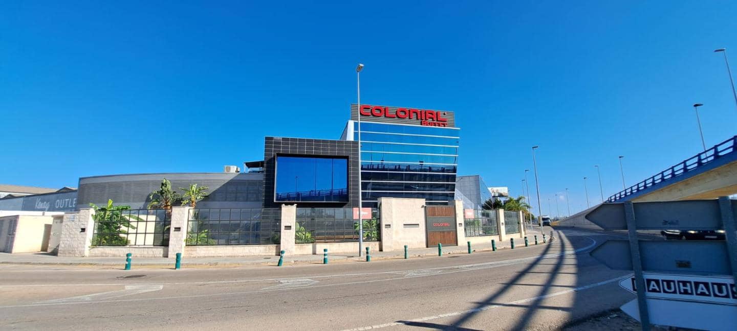 Commercial for sale in Alfafar - € 6,500,000 (Ref: 9427810)