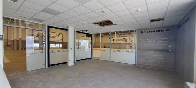 Commercieel te koop in Alfafar - € 6.500.000 (Ref: 9427810)