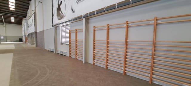 Commercieel te koop in Alfafar - € 6.500.000 (Ref: 9427810)