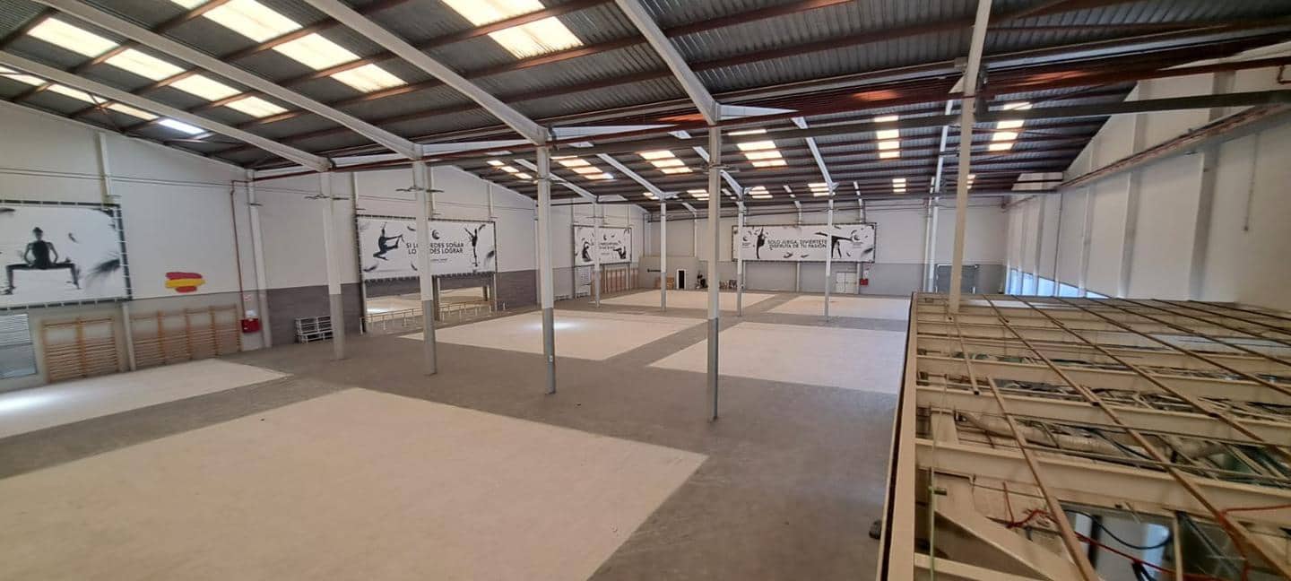 Commercial for sale in Alfafar - € 6,500,000 (Ref: 9427810)