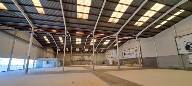 Commercieel te koop in Alfafar - € 6.500.000 (Ref: 9427810)