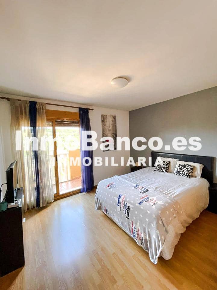 3 sovrum Villa till salu i Chiva med pool garage - 283 000 € (Ref: 9427816)