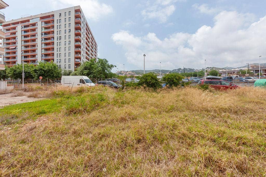 Mark till salu i Oropesa  - 496 000 € (Ref: 9427832)