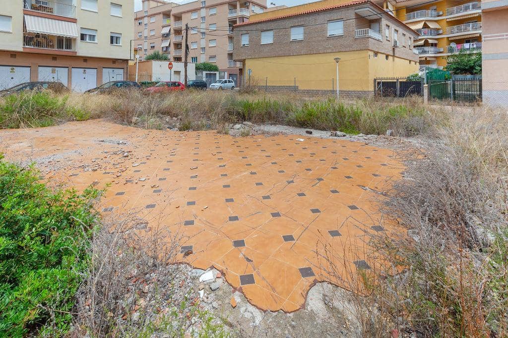 Mark till salu i Oropesa  - 496 000 € (Ref: 9427832)