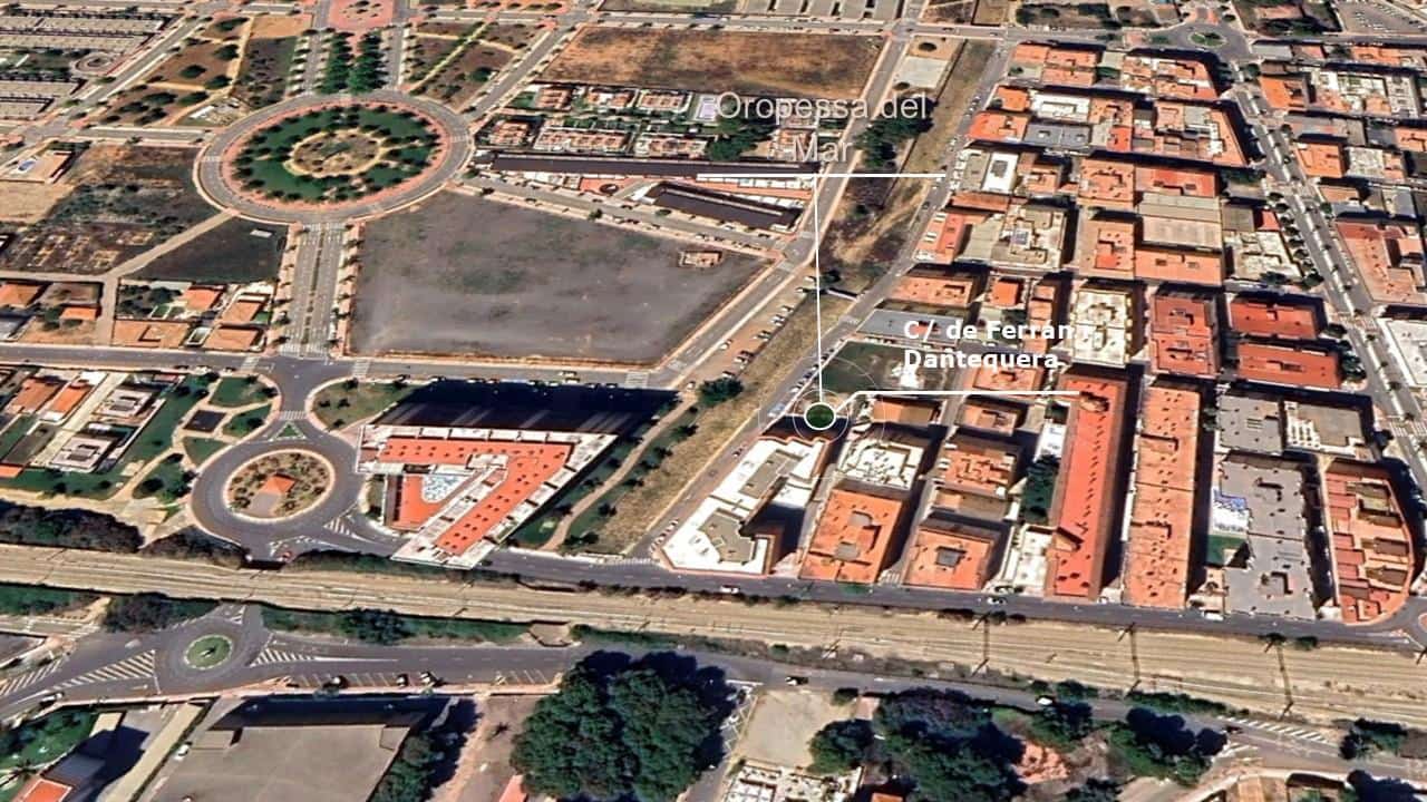 Mark till salu i Oropesa  - 496 000 € (Ref: 9427832)