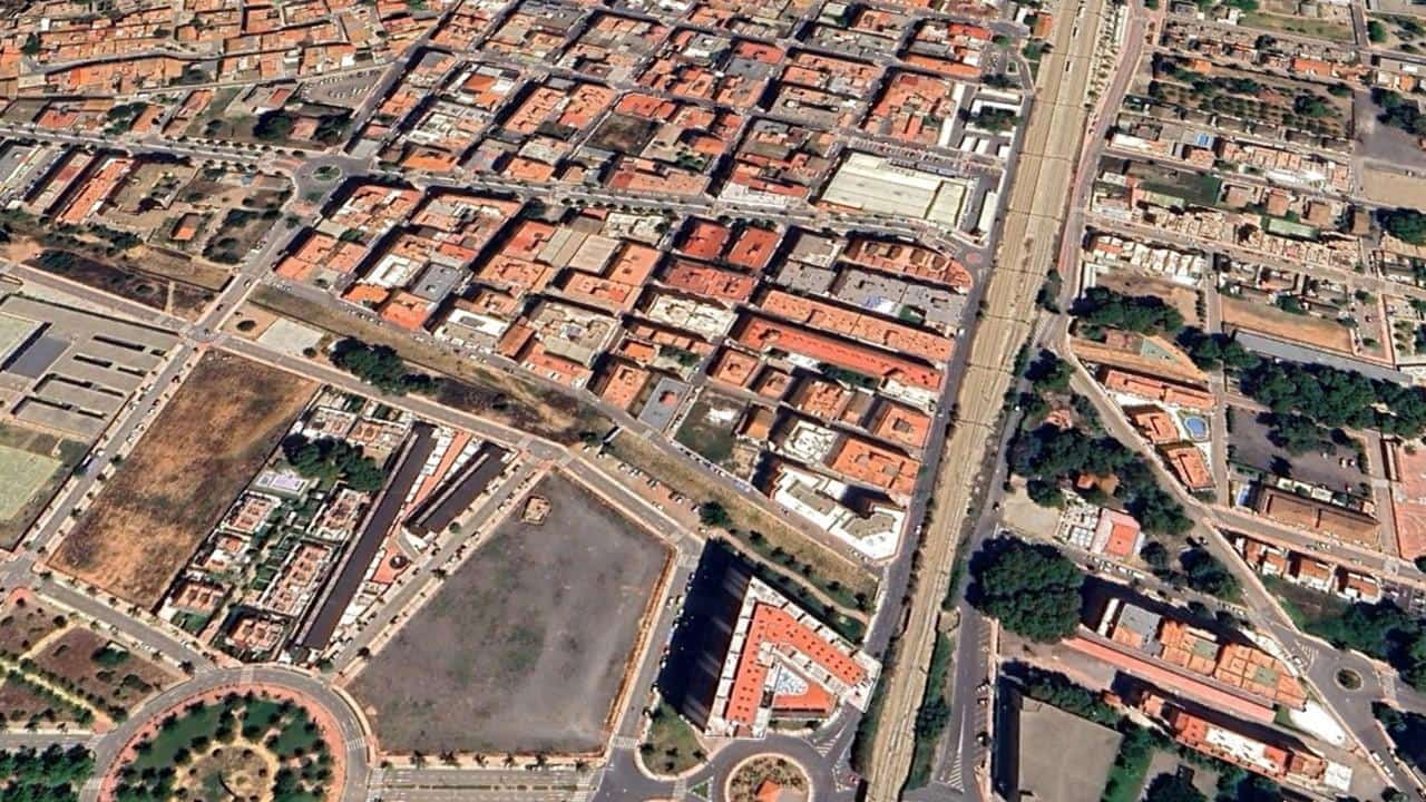 Mark till salu i Oropesa  - 496 000 € (Ref: 9427832)