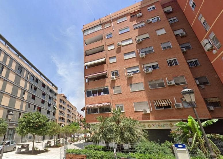 Piso de 3 habitaciones en València ciudad en venta - 165.000 € (Ref: 9427833)