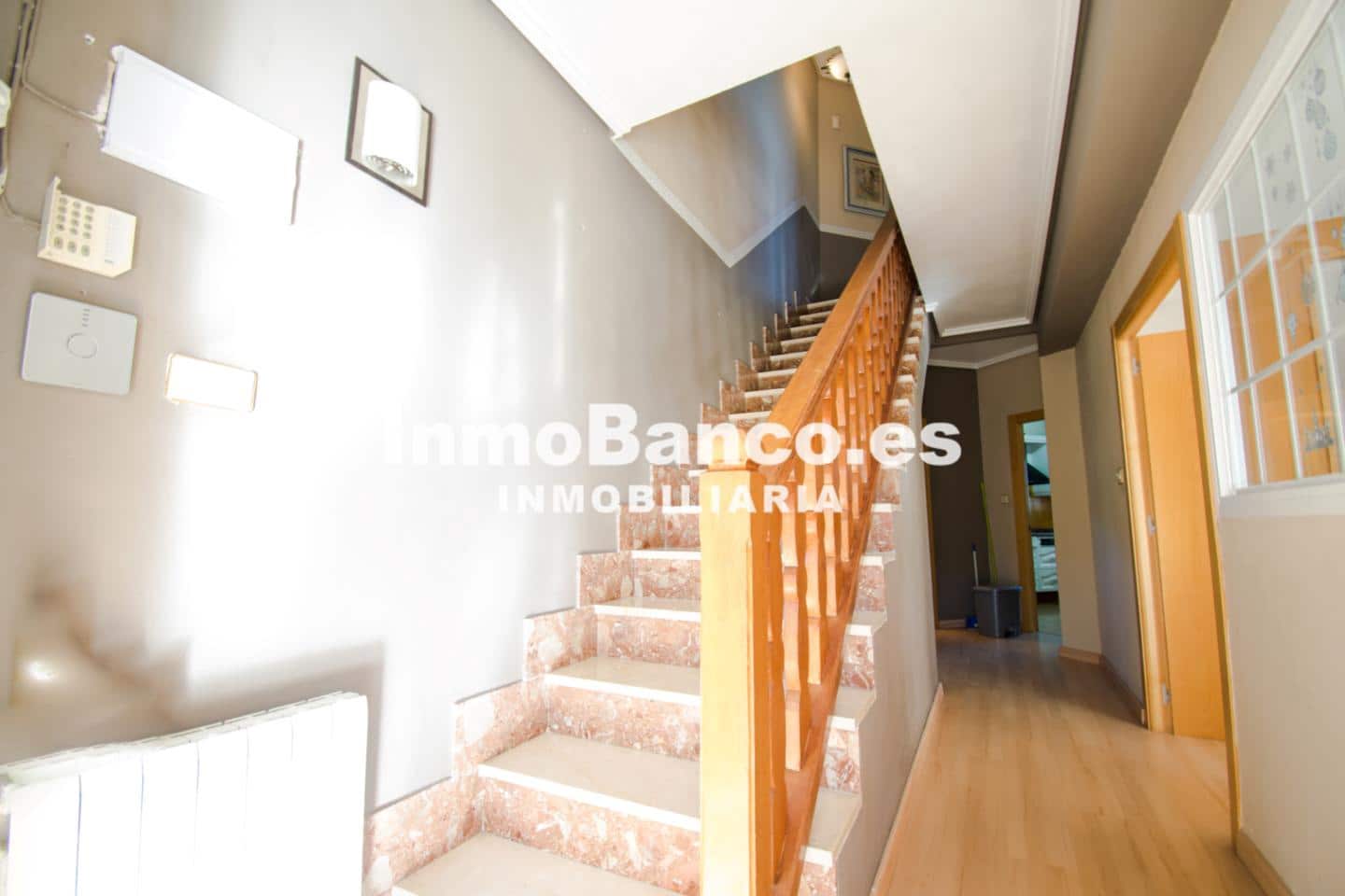 5 bedroom Villa for sale in Torrent with pool garage - € 330,000 (Ref: 9427838)