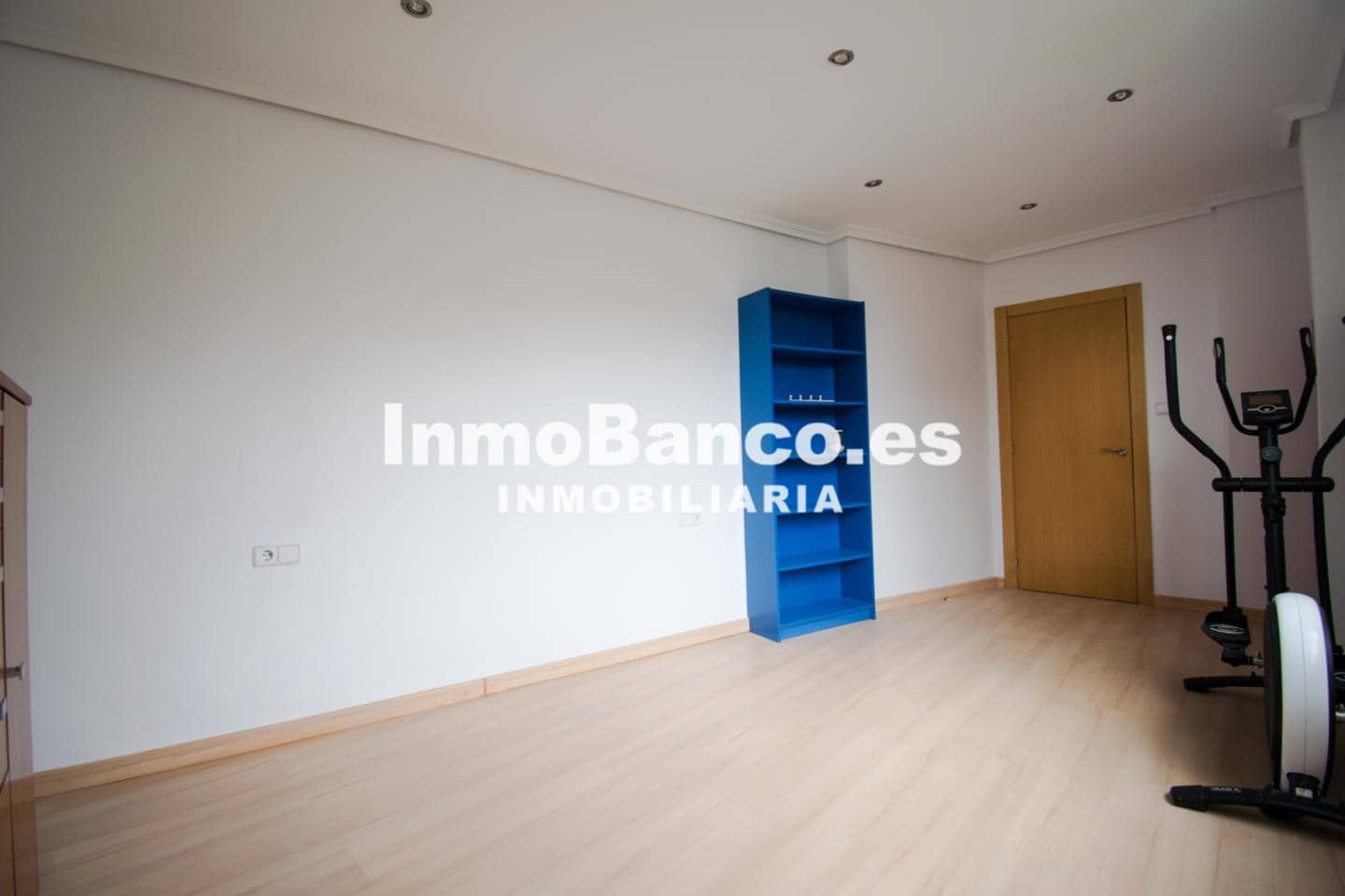 5 bedroom Villa for sale in Torrent with pool garage - € 330,000 (Ref: 9427838)