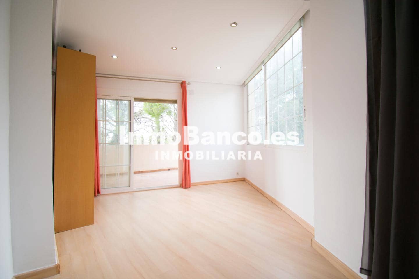 5 bedroom Villa for sale in Torrent with pool garage - € 330,000 (Ref: 9427838)