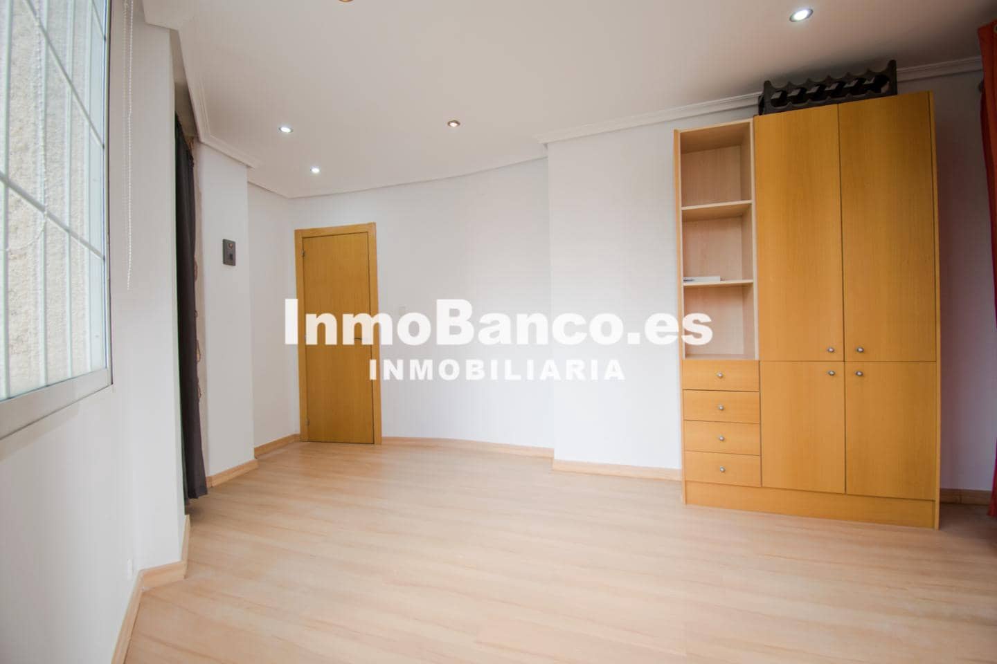 5 bedroom Villa for sale in Torrent with pool garage - € 330,000 (Ref: 9427838)