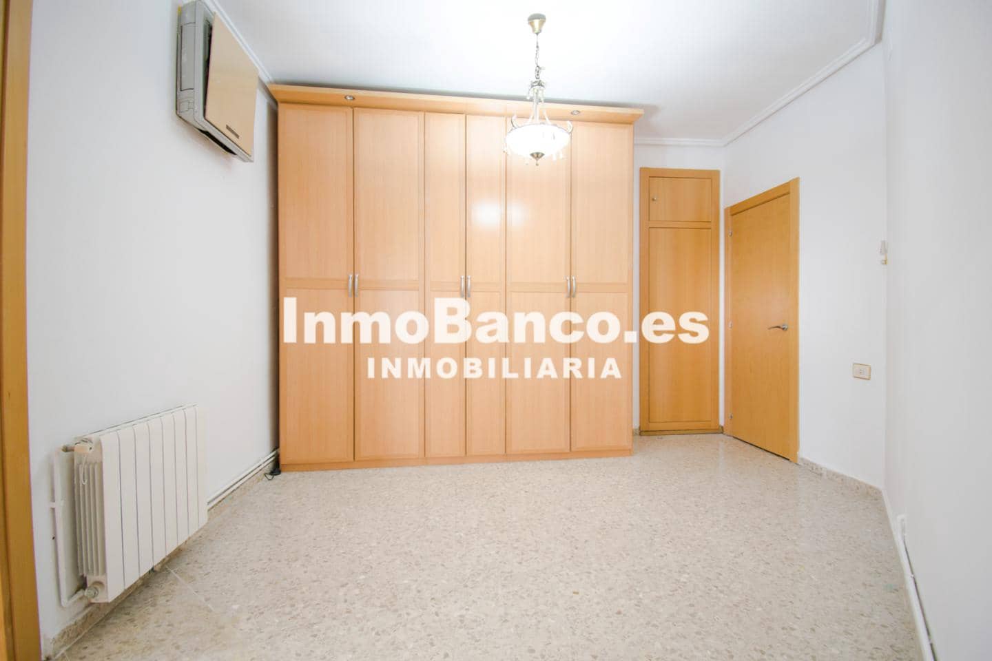 5 bedroom Villa for sale in Torrent with pool garage - € 330,000 (Ref: 9427838)