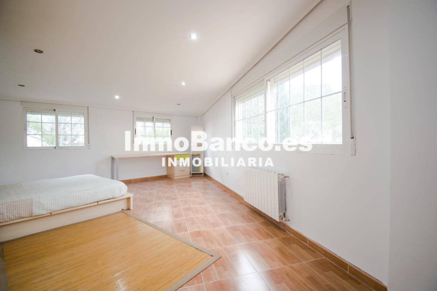 5 bedroom Villa for sale in Torrent with pool garage - € 330,000 (Ref: 9427838)