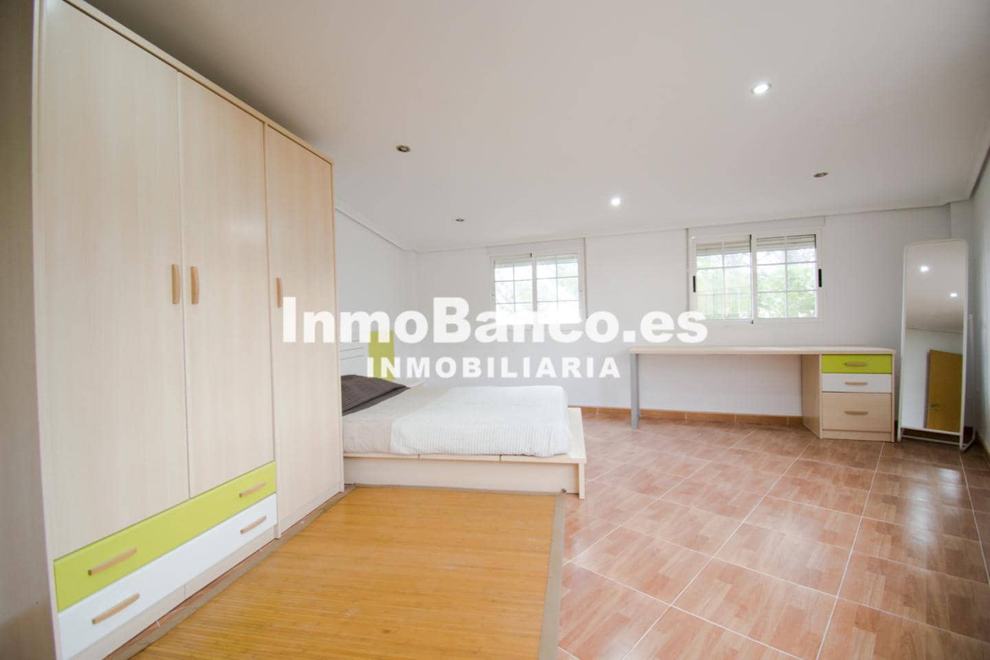 5 bedroom Villa for sale in Torrent with pool garage - € 330,000 (Ref: 9427838)