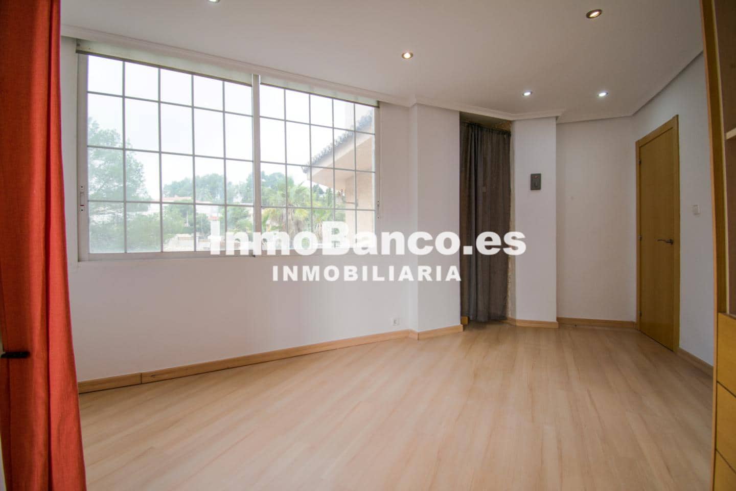 5 bedroom Villa for sale in Torrent with pool garage - € 330,000 (Ref: 9427838)