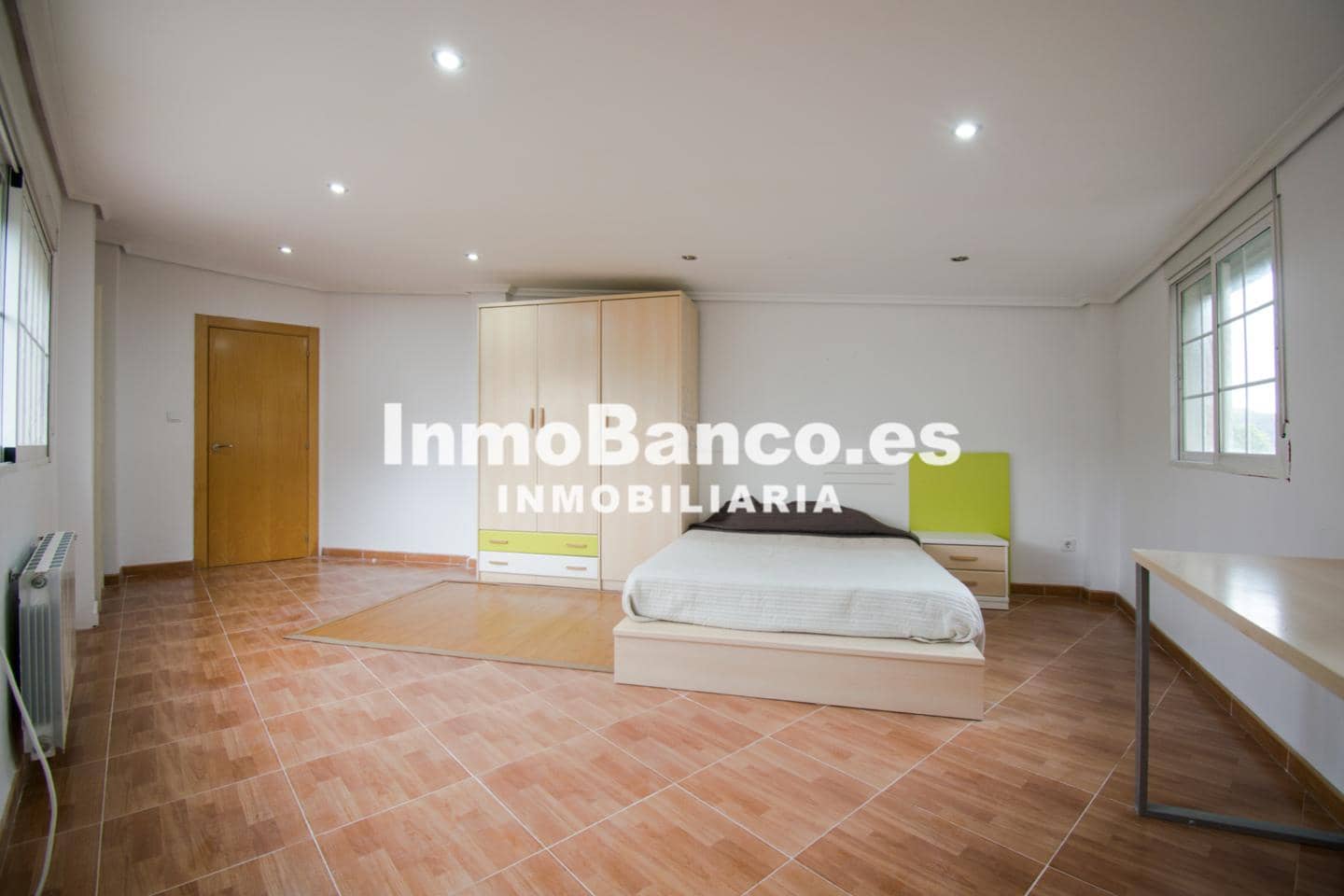 5 bedroom Villa for sale in Torrent with pool garage - € 330,000 (Ref: 9427838)