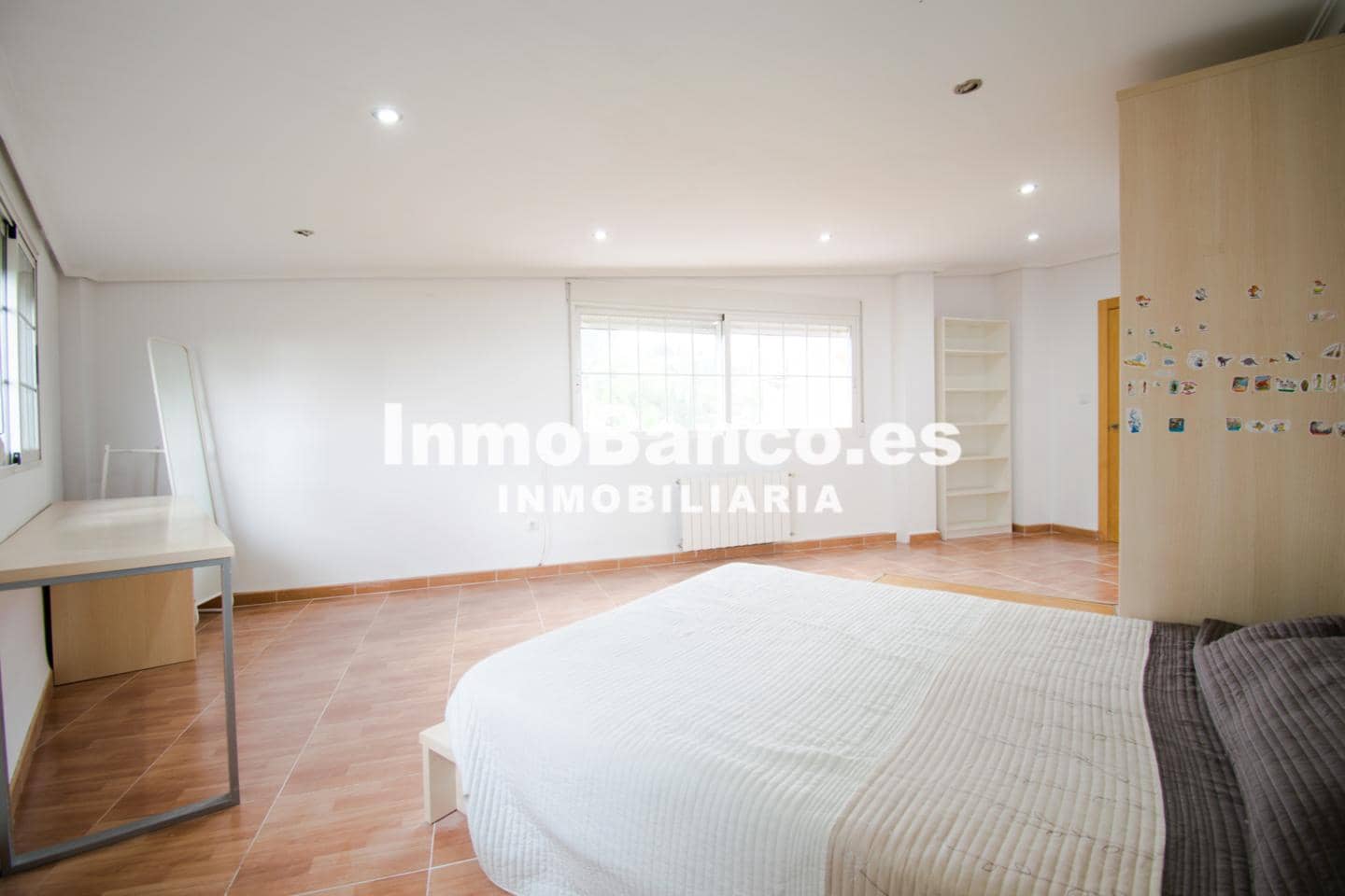 5 bedroom Villa for sale in Torrent with pool garage - € 330,000 (Ref: 9427838)