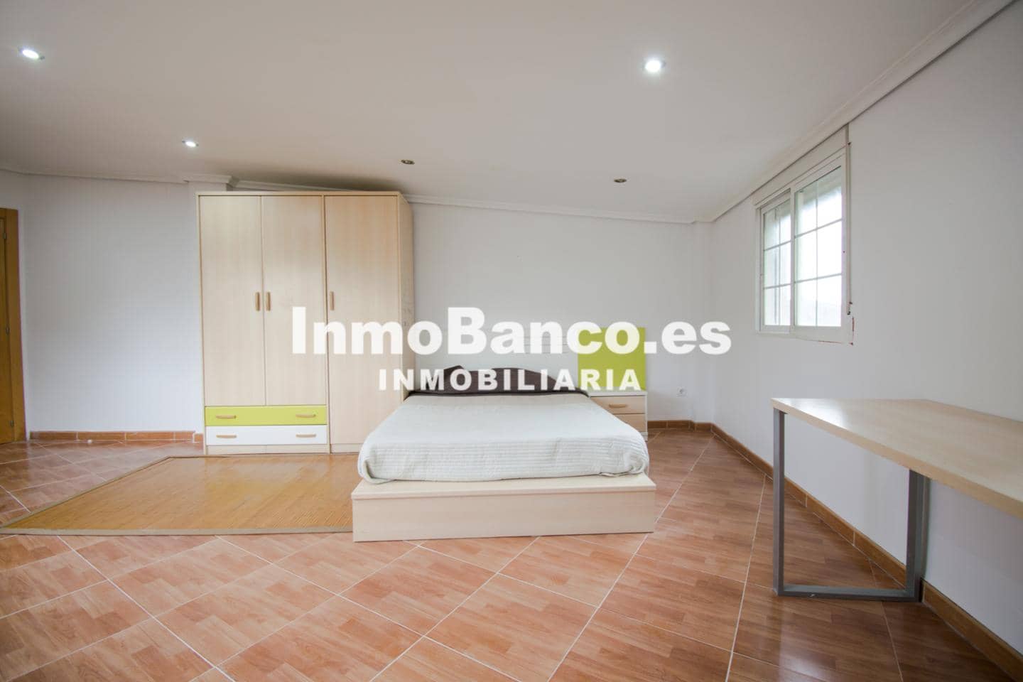 5 bedroom Villa for sale in Torrent with pool garage - € 330,000 (Ref: 9427838)