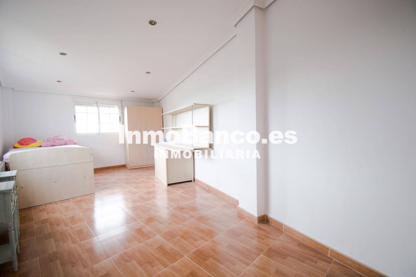 5 bedroom Villa for sale in Torrent with pool garage - € 330,000 (Ref: 9427838)