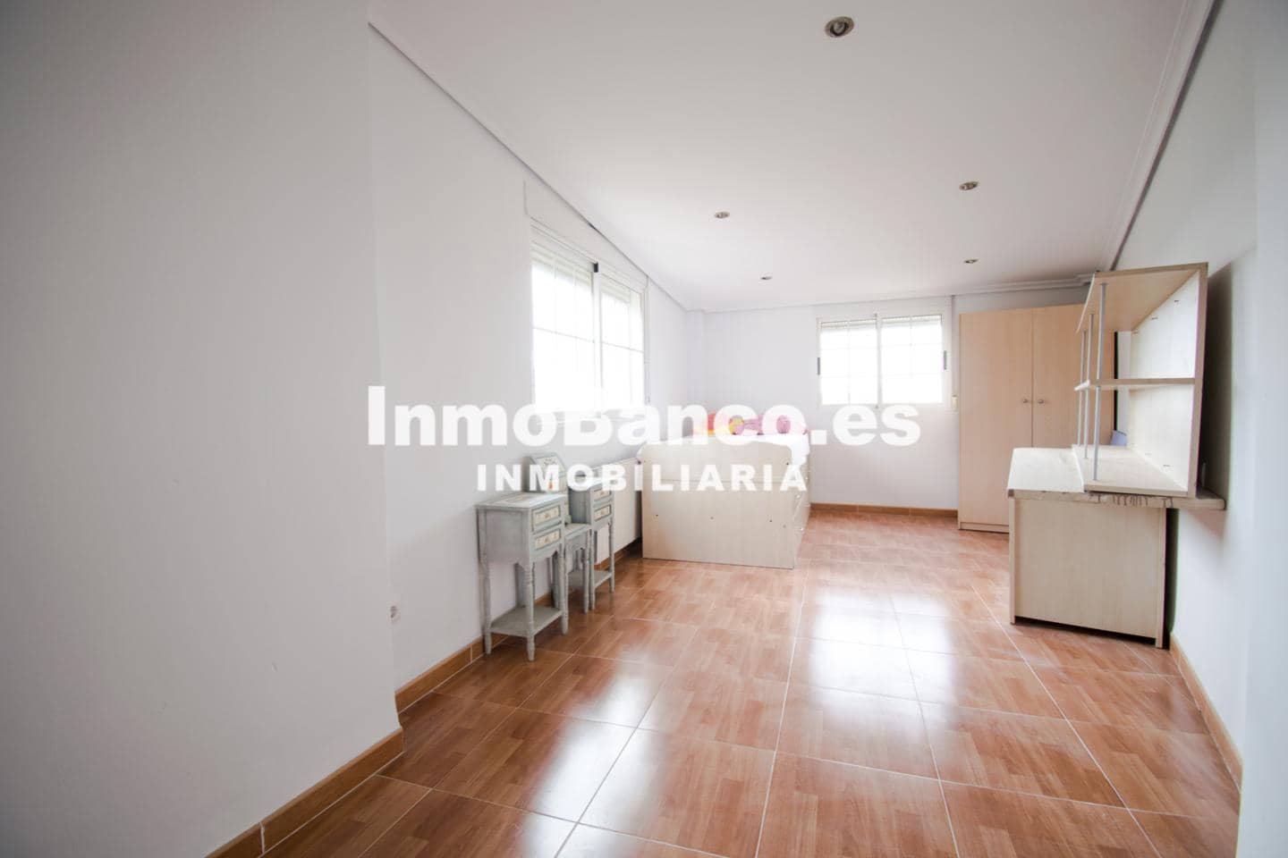 5 bedroom Villa for sale in Torrent with pool garage - € 330,000 (Ref: 9427838)