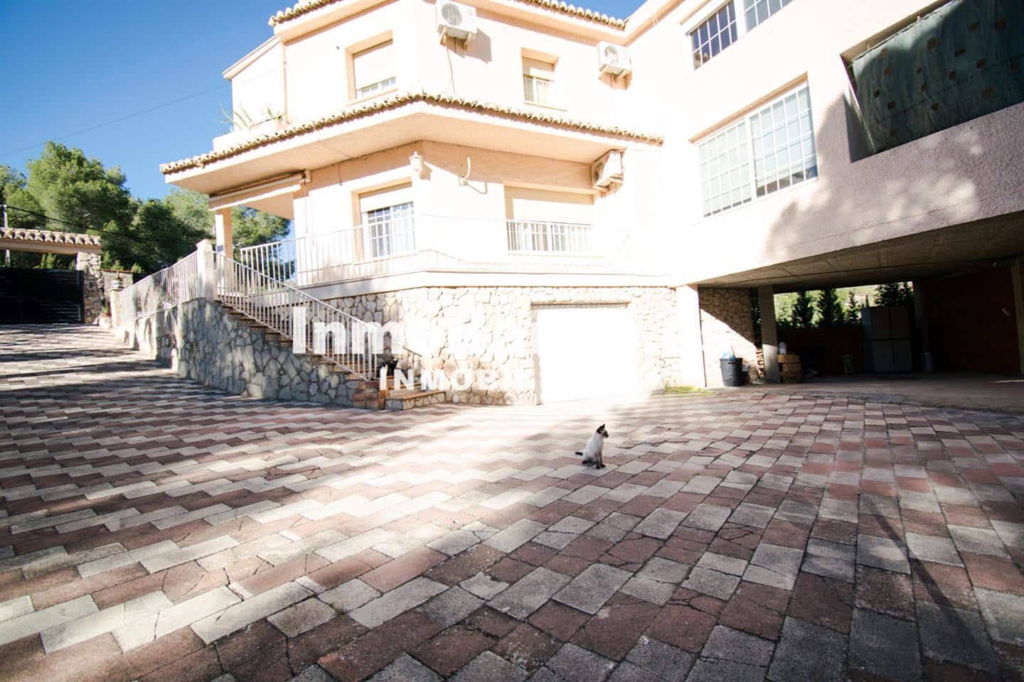 5 bedroom Villa for sale in Torrent with pool garage - € 330,000 (Ref: 9427838)