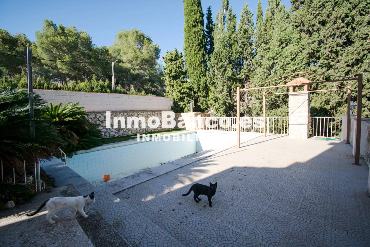 5 bedroom Villa for sale in Torrent with pool garage - € 330,000 (Ref: 9427838)