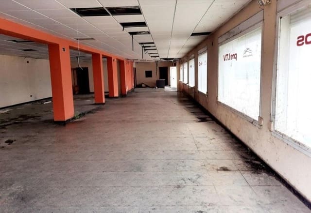 Commercieel te koop in Castelló de la Ribera, Villanueva de Castellon - € 147.000 (Ref: 9427840)