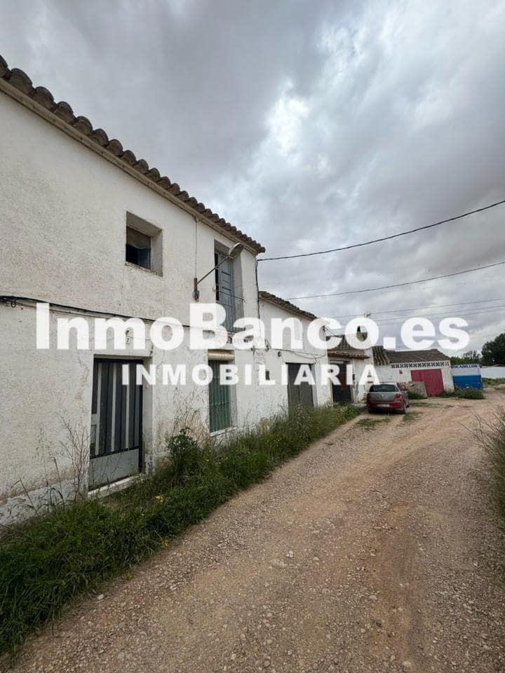 4 slaapkamer Villa te koop in Requena - € 42.000 (Ref: 9427848)