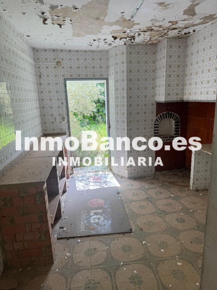 4 slaapkamer Villa te koop in Requena - € 42.000 (Ref: 9427848)