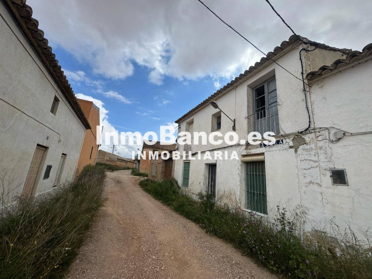 4 slaapkamer Villa te koop in Requena - € 42.000 (Ref: 9427848)