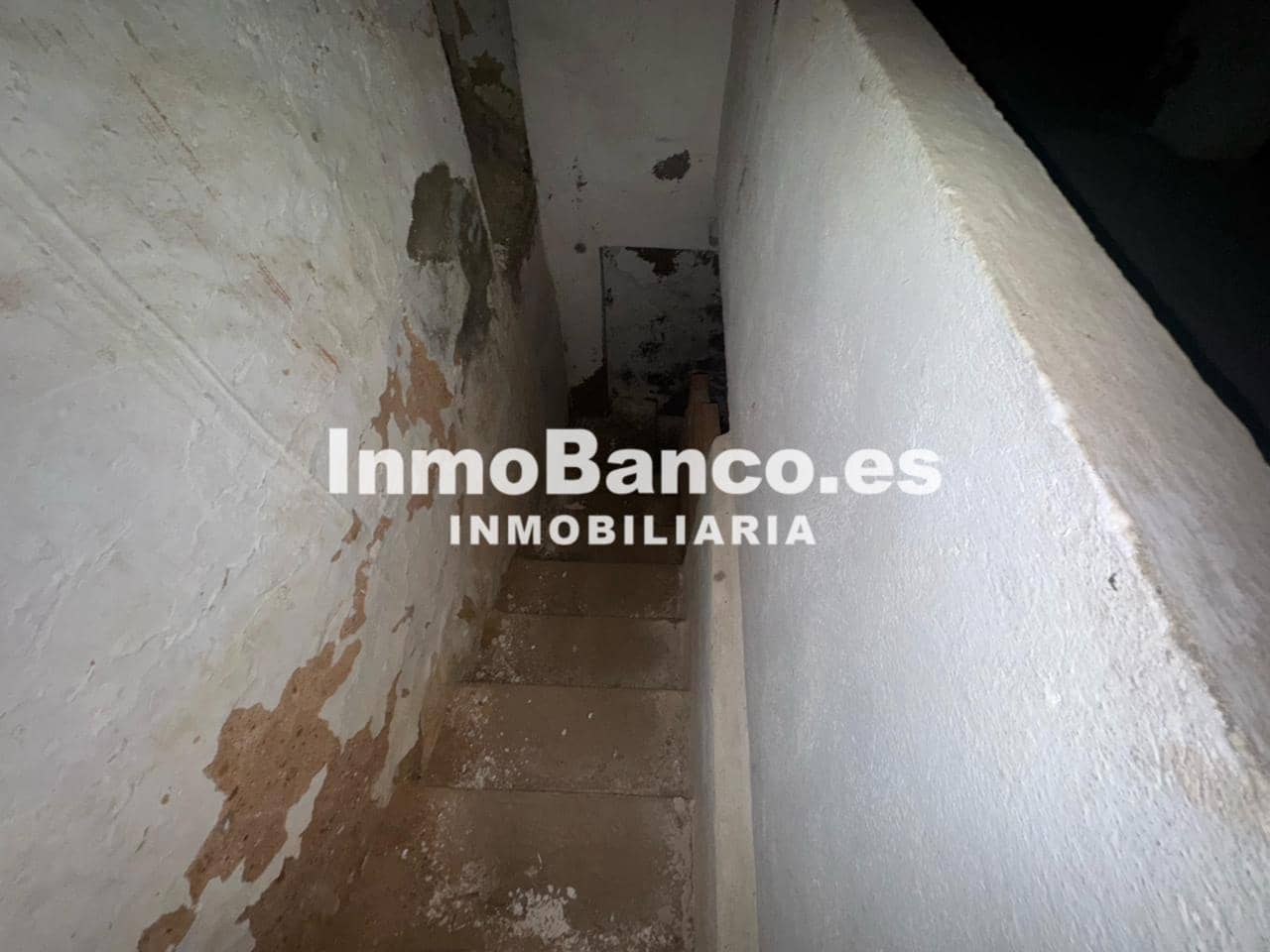 4 slaapkamer Villa te koop in Requena - € 42.000 (Ref: 9427848)