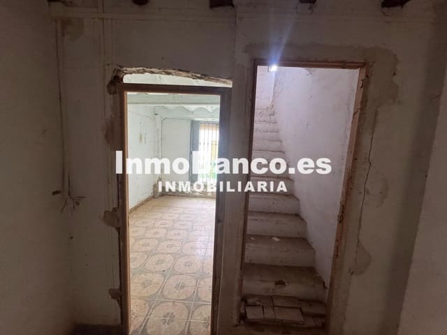 4 slaapkamer Villa te koop in Requena - € 42.000 (Ref: 9427848)