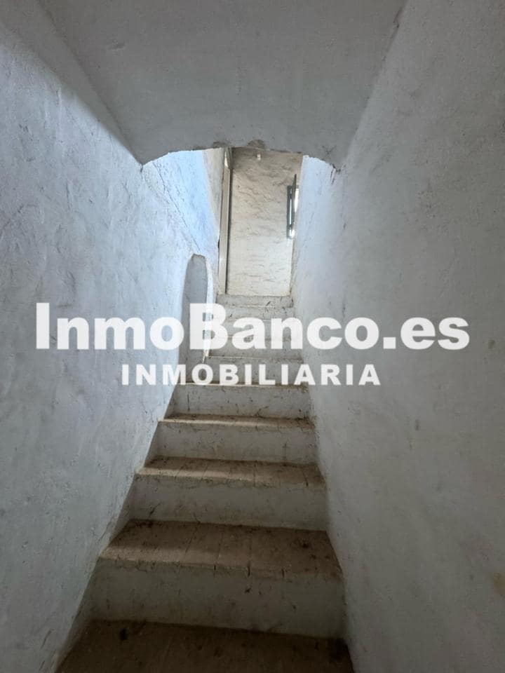 4 slaapkamer Villa te koop in Requena - € 42.000 (Ref: 9427848)