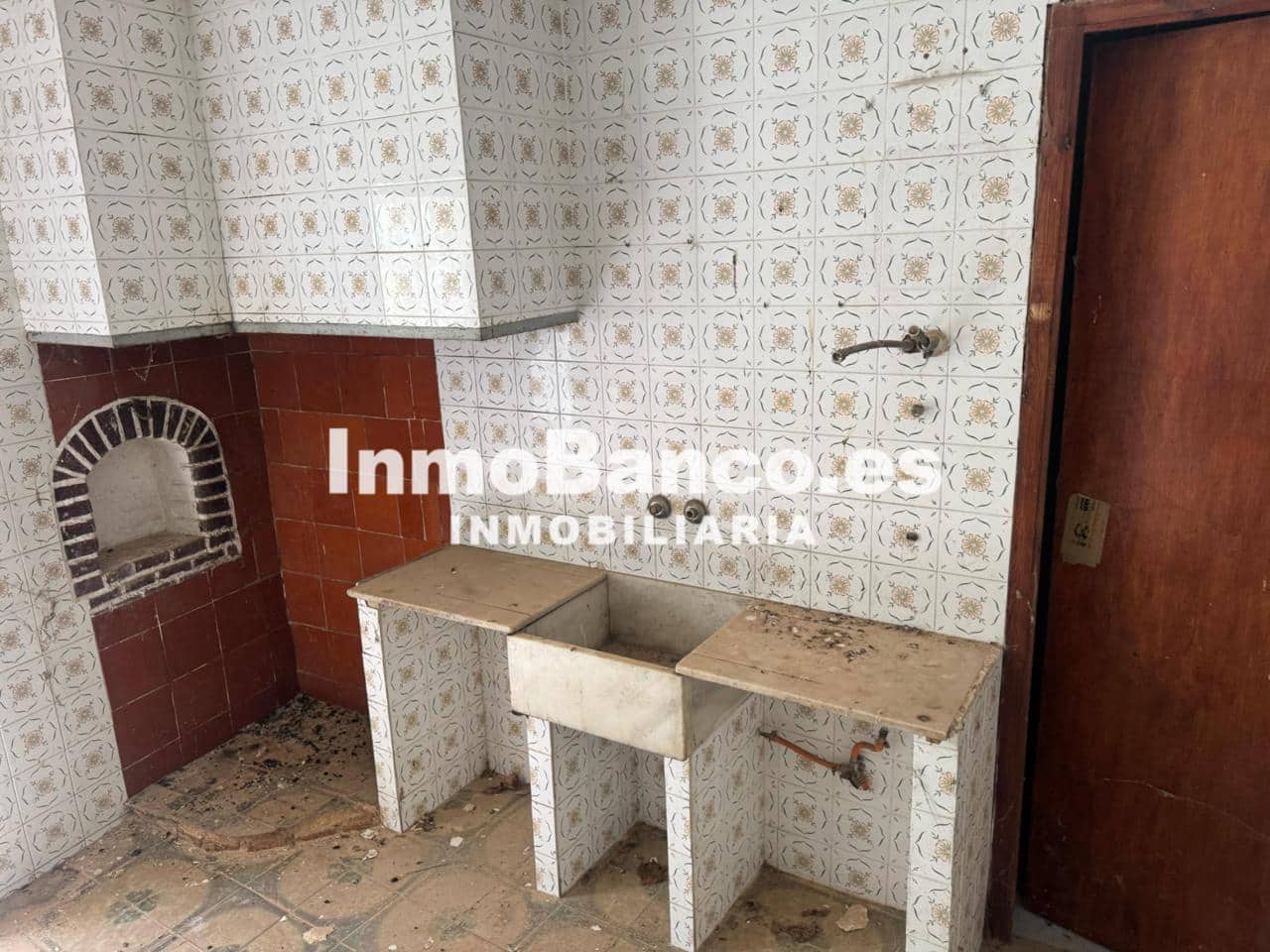 4 slaapkamer Villa te koop in Requena - € 42.000 (Ref: 9427848)